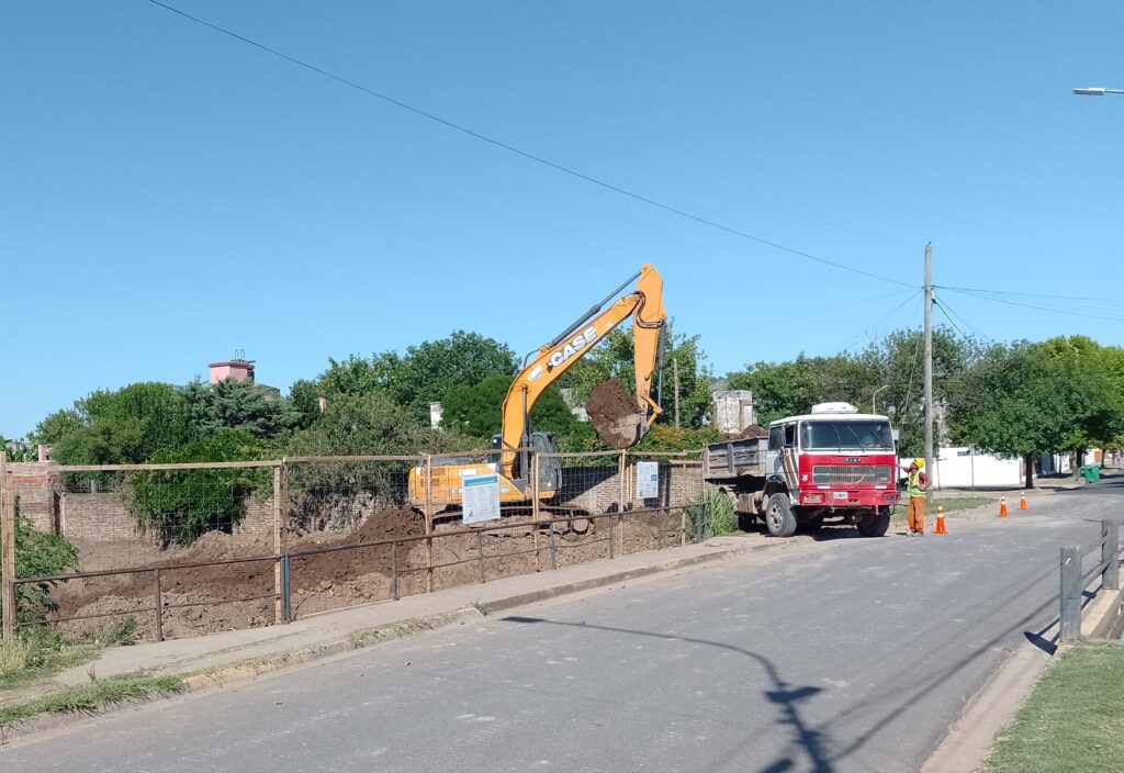 La empresa constructora del Colector Ramal Norte y entubamiento del arroyo chu-chu advirtió que no recibe los pagos de Provincia desde abril.