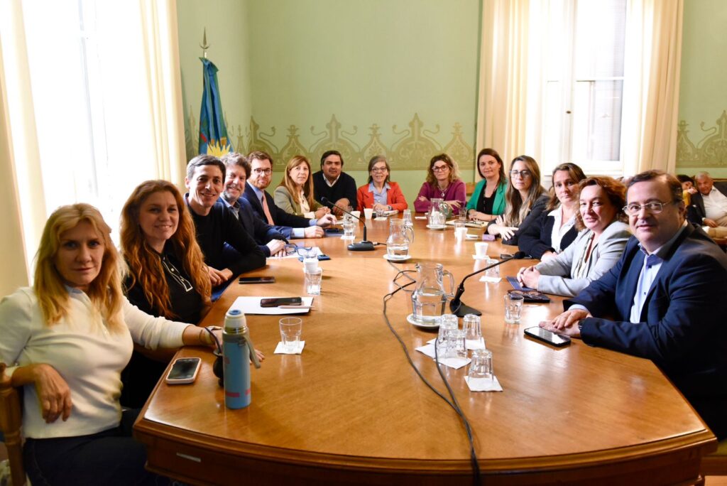 El radicalismo se reunió en numerosas ocasiones para presionar a Axel Kicillof con respecto al Presupuesto 2026.
