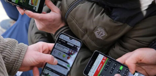 La comisión de Educación de la Cámara de Diputados bonaerense unificó dos proyectos que establecen un marco normativo para el uso responsable de internet en escuelas.