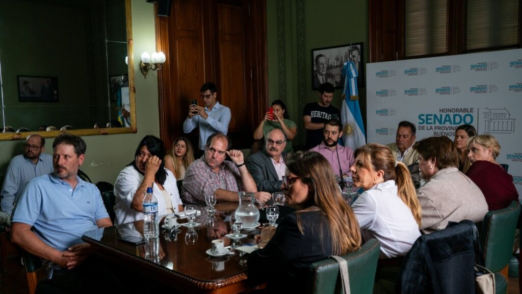 Emergencia agropecuaria: productores de Carlos Casares se reunieron con diputados y senadores, tras las severas inundaciones que azotaron el distrito.