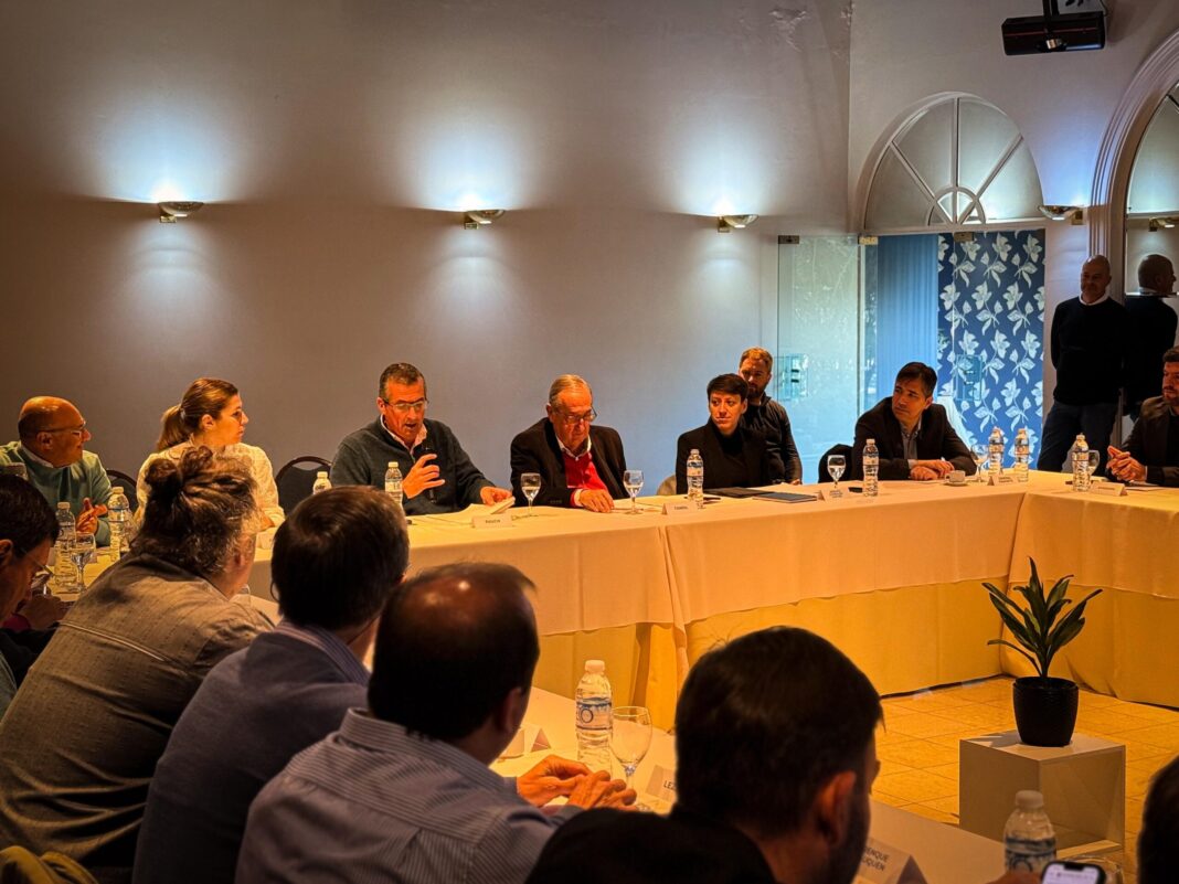 El Foro de Intendentes de la Unión Cívica Radical (UCR) se reunirá con el ministro de Economía, Pablo López, para poder cerrar las cuentas antes de fin de año.