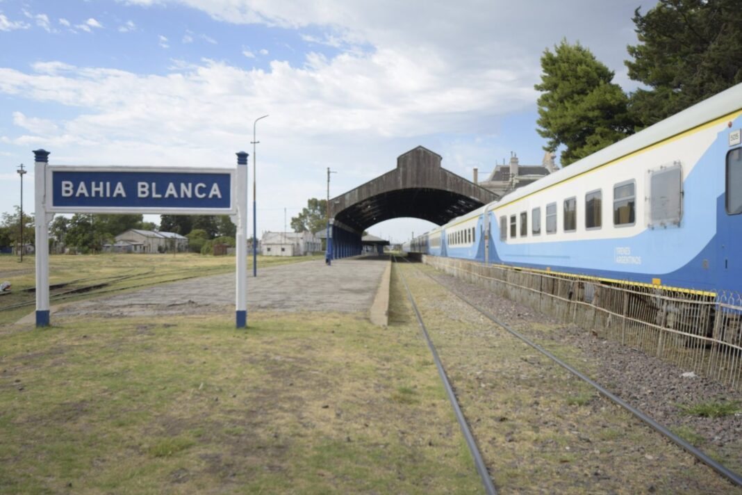 La diputada, Natalia Dziakowski volvió a alertar por el desmantelamiento ferroviario e insistió en la reactivación del tren a Bahía Blanca.