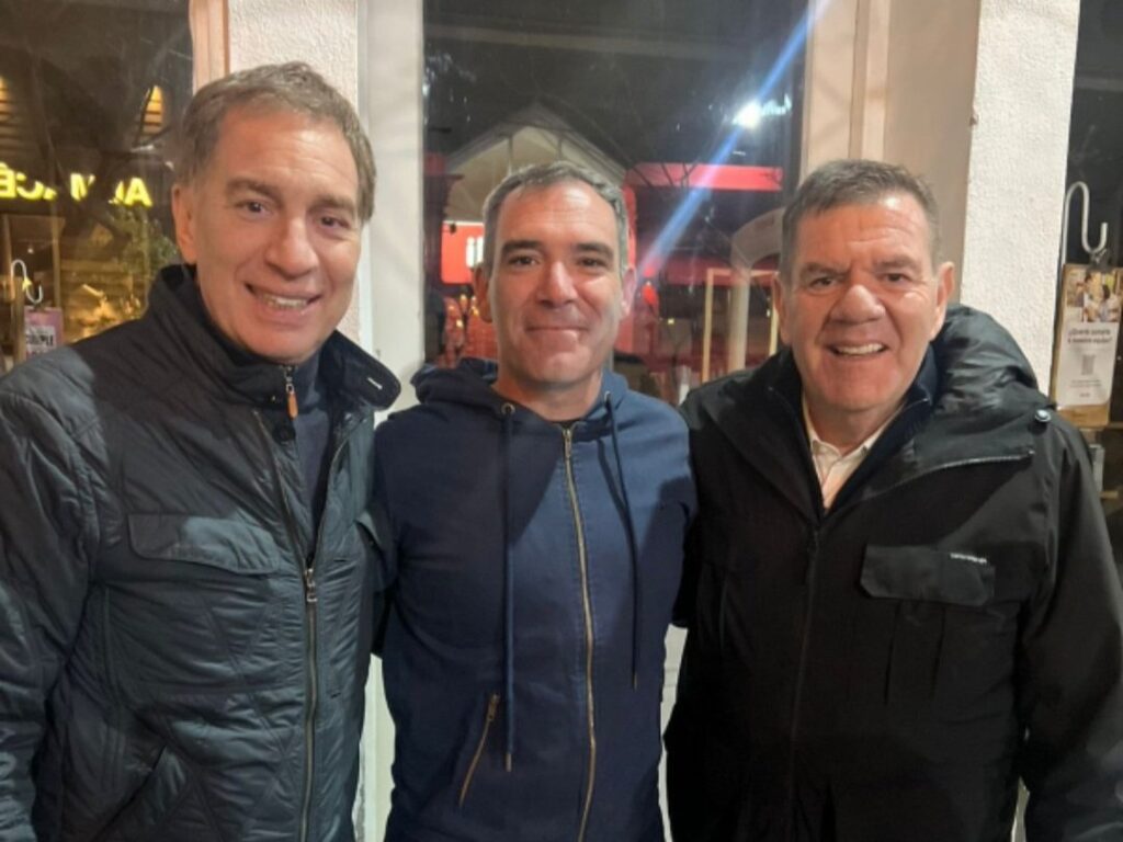 El futuro jefe comunal de Mar del Plata, Agustín Neme, junto al saliente Montenegro y el flamante ministro del interior, Diego Santilli.