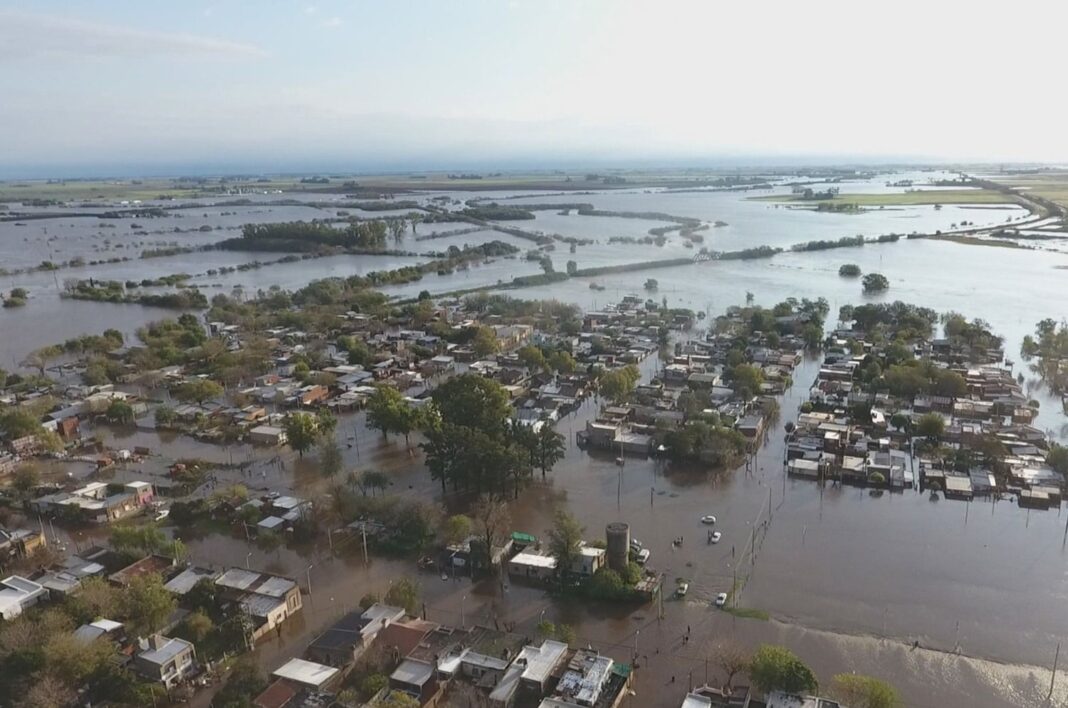 El senador de La Libertad Avanza, Sergio Vargas, presentó un proyecto de ley para declarar la emergencia agropecuaria en el interior bonaerense por las inundaciones.
