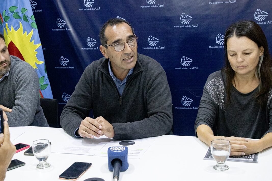 Concejales de Azul de La Libertad Avanza solicitarán la anulación de la emergencia económica, que fue prorrogada recientemente por el intendente Nelson Sombra.