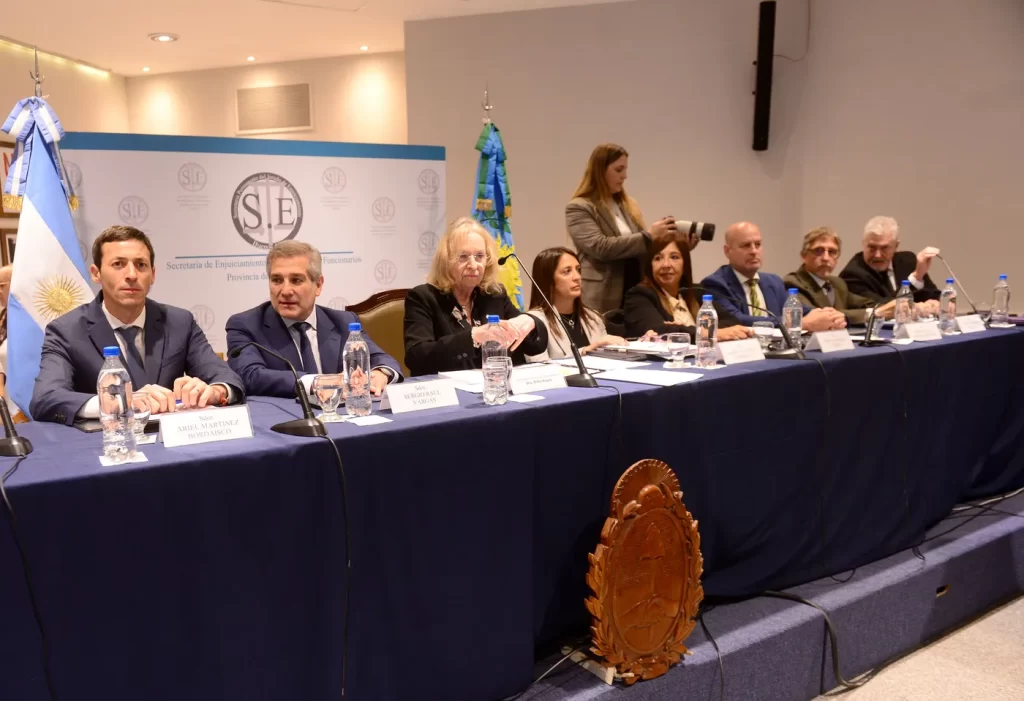 A la izquierda, los senadores Ariel Bordaisco y Sergio Vargas en el jury de enjuiciamiento contra Julieta Makintach.