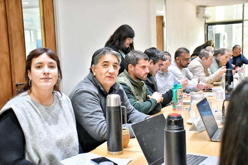 Estatales bonaerenses insistieron con el reclamo de discutir con el Ejecutivo un aumento salarial para el tramo noviembre-diciembre.
