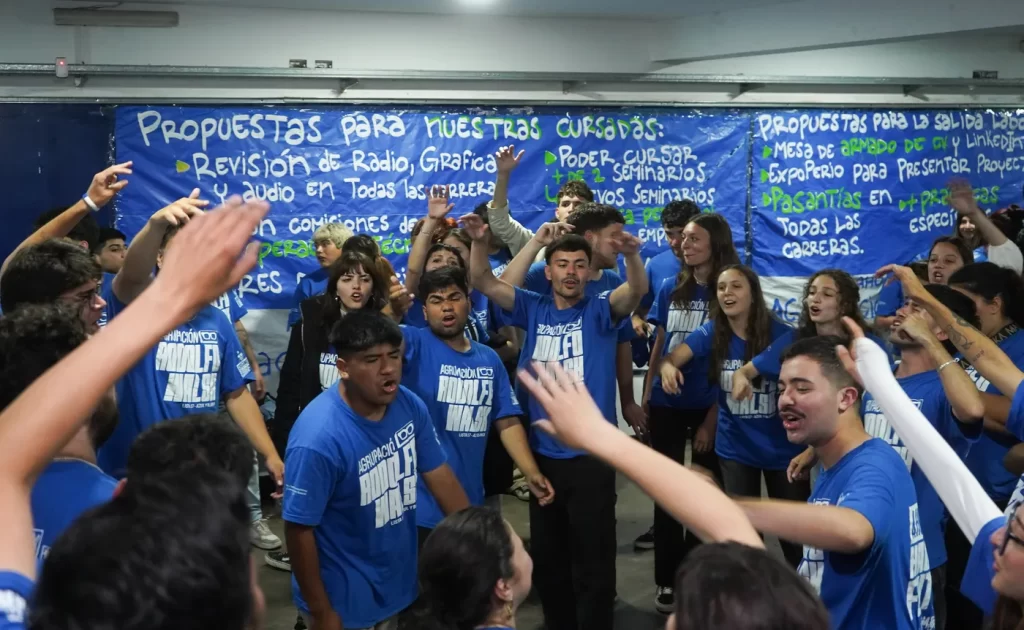 El peronismo logró retener sus Centros de Estudiantes y crecer como oposición en las elecciones de la UNLP.