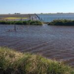 Productores de Bragado apuntaron contra la “inacción” de Barenghi frente a las inundaciones Productores de Bragado salieron a pedirle respuestas al intendente local, Sergio Barenghi, por la delicada situación hídrica que atraviesa el municipio.