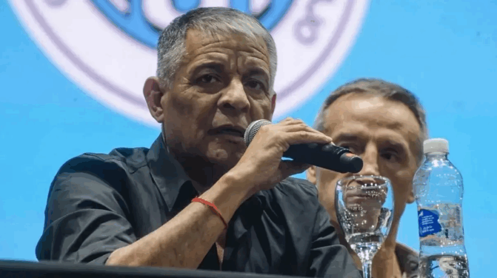 Los nuevos integrantes del triunvirato de la CGT salieron al cruce del proyecto oficial y advirtieron que el movimiento obrero “irá a la Justicia y a la calle” .