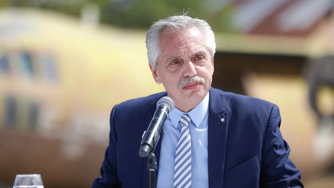 El expresidente Alberto Fernández reapareció con elogios a Kicillof y cuestionó a los sectores duros del kirchnerismo, en plena interna peronista.