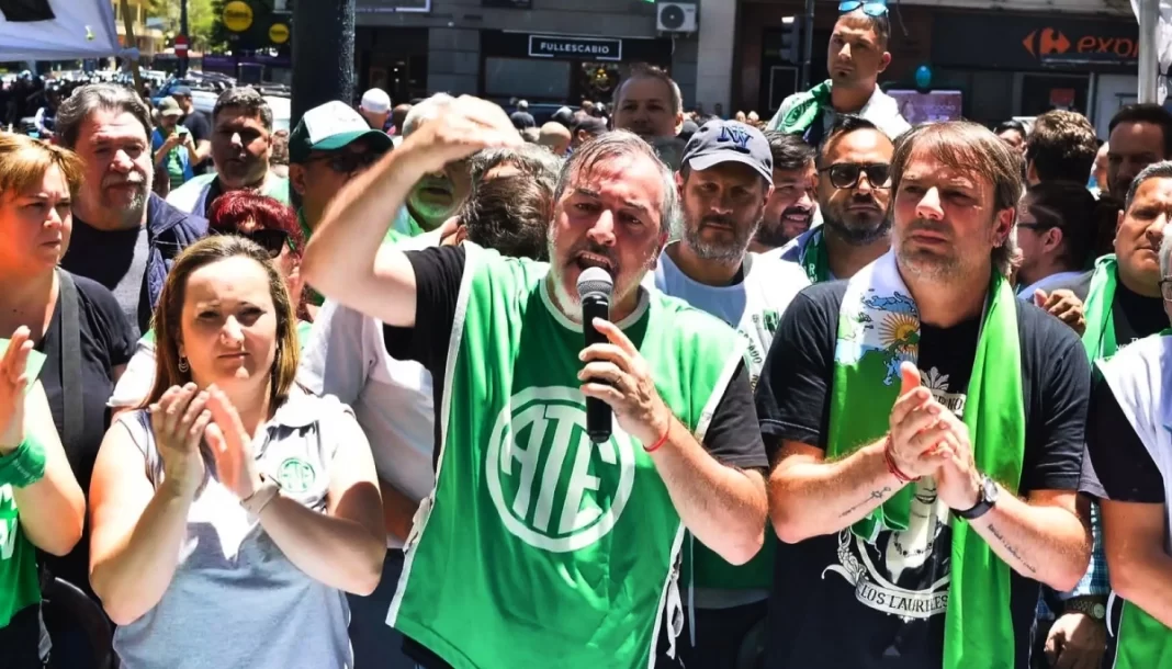 La Asociación de Trabajadores del Estado (ATE) tendrá un plenario federal este martes para definir una medida de fuerza en rechazo de la reforma laboral.