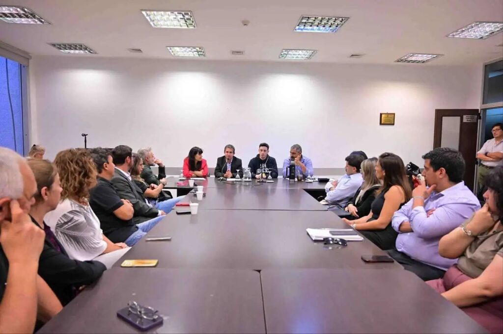 Del encuentro en Diputados, expusieron los legisladores del Frente Renovador Sofía Vannelli y Juan Malpeli.
