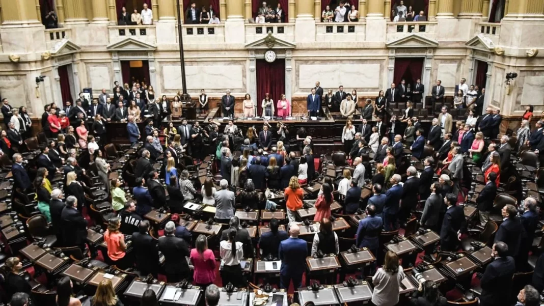 El Gobierno analiza desdoblar las sesiones extraordinarias en el Congreso y prioriza el tratamiento del Presupuesto 2026 para que se apruebe antes de fin de año.