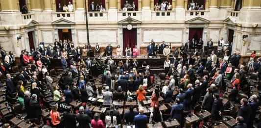 El Gobierno analiza desdoblar las sesiones extraordinarias en el Congreso y prioriza el tratamiento del Presupuesto 2026 para que se apruebe antes de fin de año.