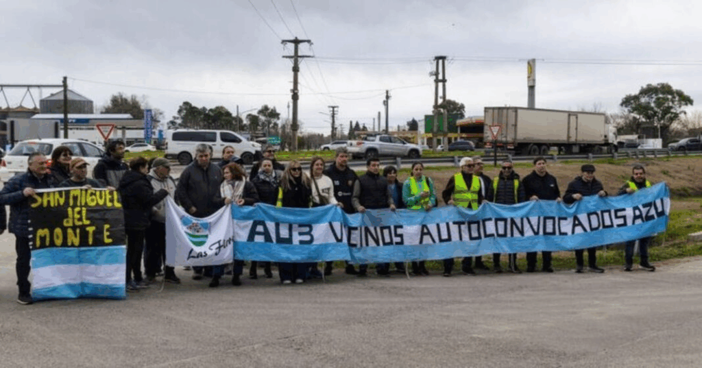 Vecinos de distintos municipios de la provincia de Buenos Aires mantienen su reclamo por el estado de las rutas provinciales y nacionales.