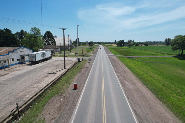 La Ruta 191 funciona como un corredor estratégico para el transporte agrícola e industrial del norte bonaerense.