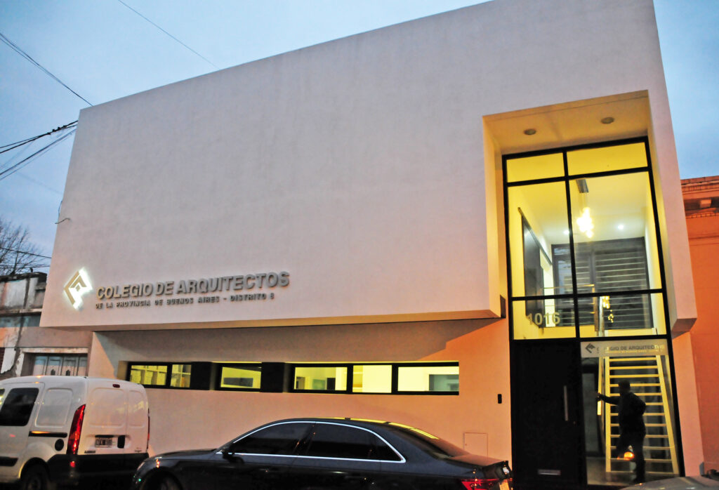 
La nueva lista opositora del Colegio de Arquitectos denuncia al oficialismo por "irregularidades y trampas electorales". 