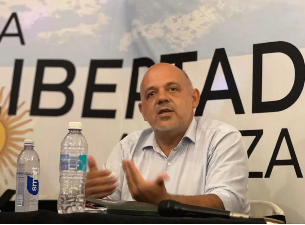 
Carlos Curestis, senador bonaerense de La Libertad Avanza.