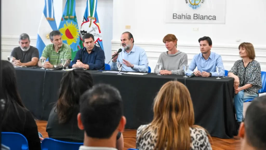 La Municipalidad de Bahía Blanca, a cargo de Federico Susbielles, lanzó un plan para terminar con la superpoblación de palomas.
