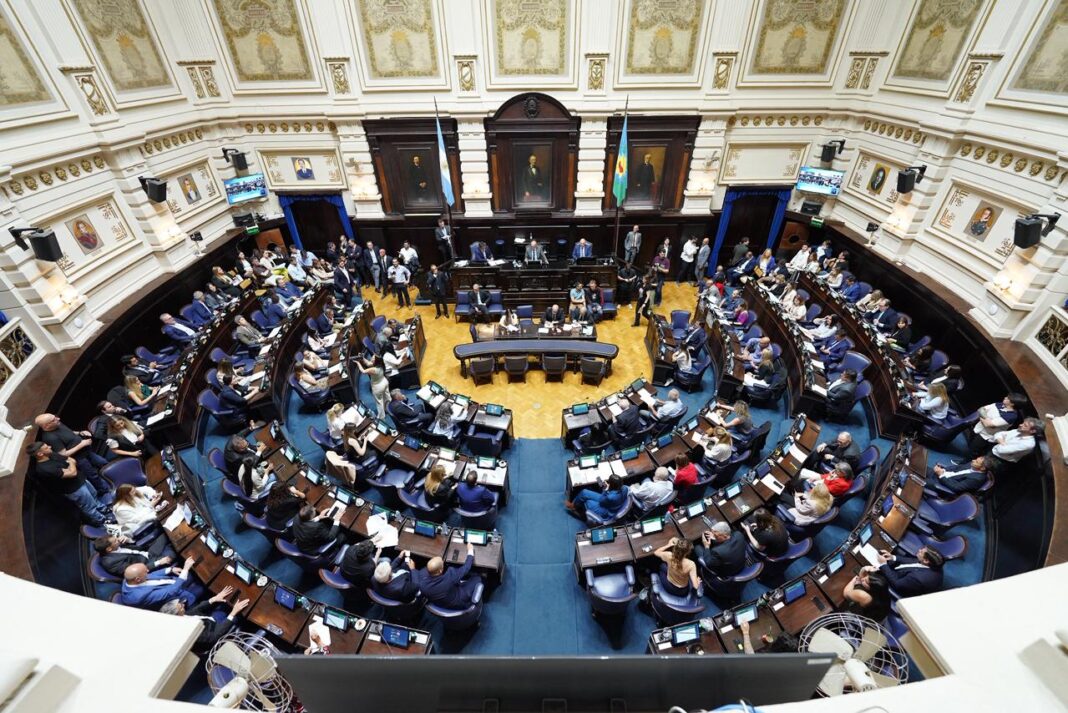 La Cámara de Diputados bonaerense tuvo su sesión para darle ingreso al Presupuesto 2026. Cómo vienen los números y qué exige la oposición.