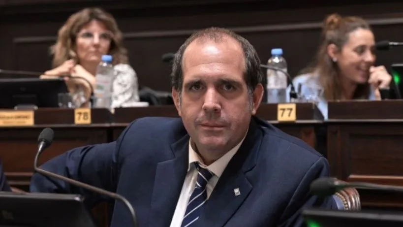 En relación a las negociaciones por el Presupuesto 2026, el diputado Luciano Bugallo expresó su intención de avanzar sobre las facultades delegadas del Ejecutivo provincial.