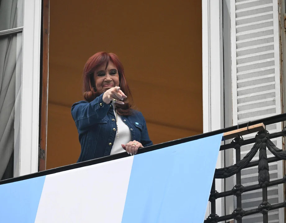 Cristina Kirchner denunció una “opereta judicial” y recibió el apoyo de La Cámpora en el inicio del juicio por la causa Cuadernos.