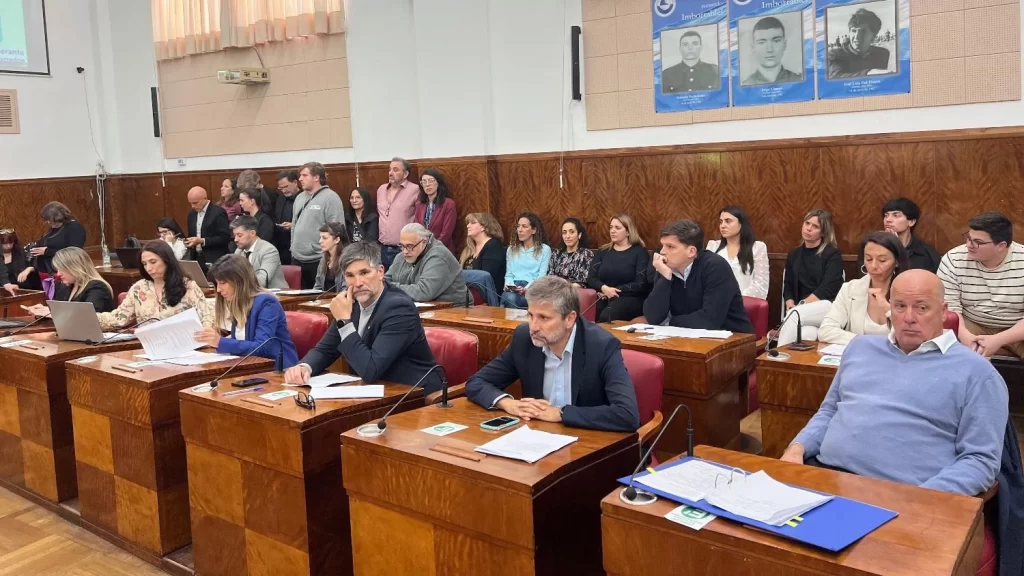 Unión por la Patria, Acción Marplatense y el Frente Renovador se unieron en el Concejo Deliberante para presentar un proyecto contra la violencia en las escuelas.