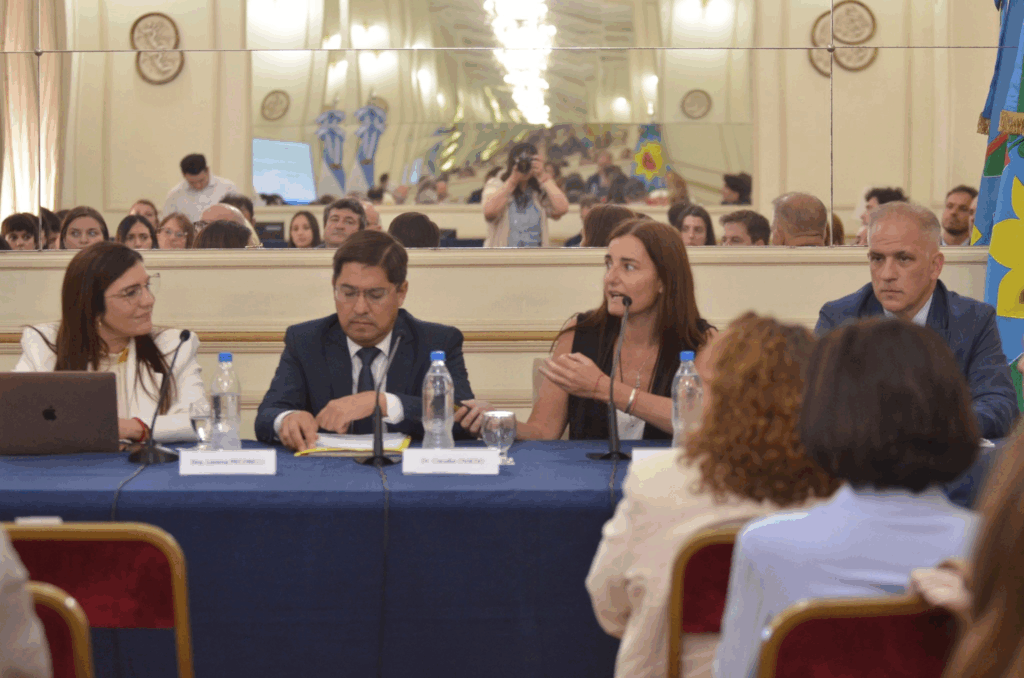 El senador bonaerense del PRO, Alex Campbell, y su par de la UCR + Cambio Federal, Eugenia Gil, encabezaron una jornada de capacitación contra el grooming.