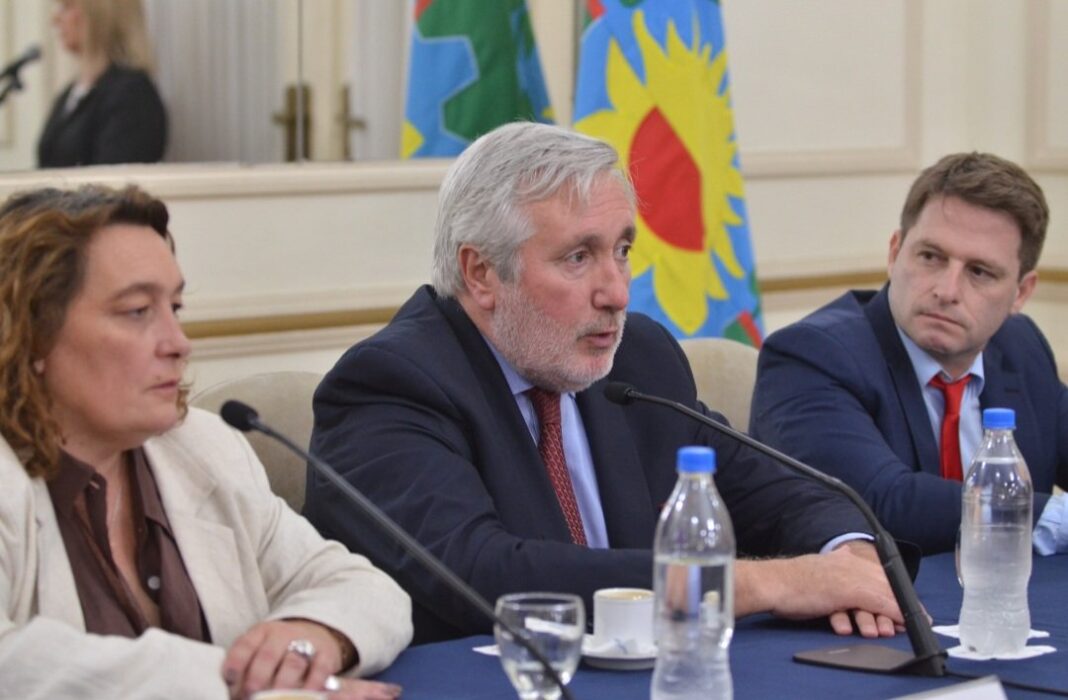 El senador bonaerense del PRO, Alex Campbell, y su par de la UCR + Cambio Federal, Eugenia Gil, encabezaron una jornada de capacitación contra el grooming.