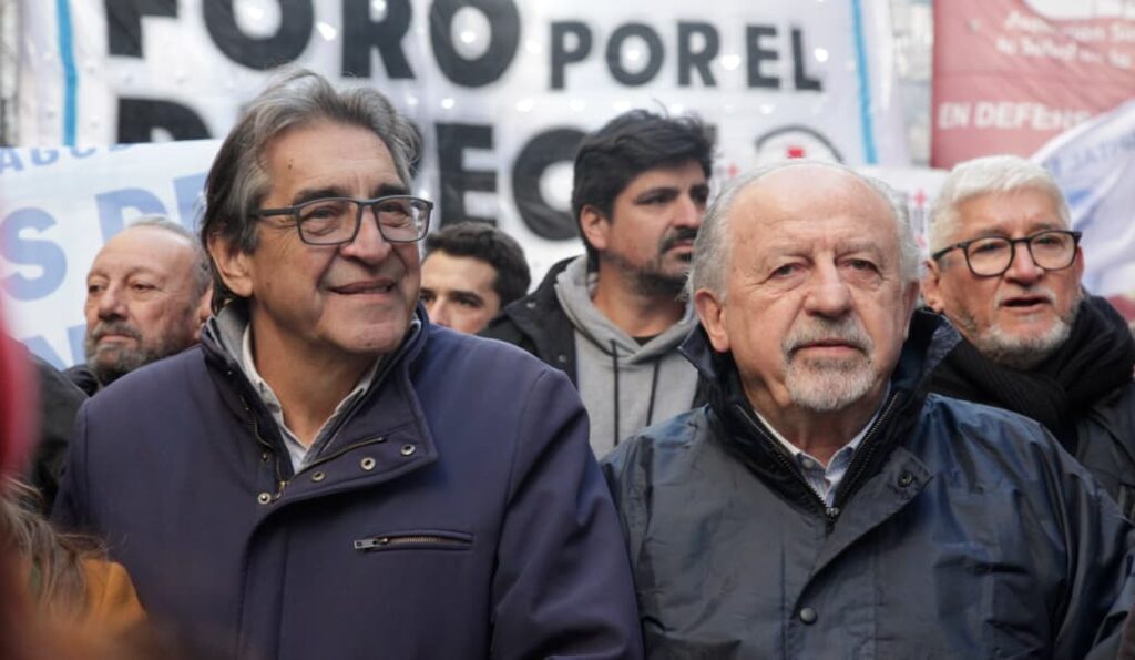 Hugo Yaski y Hugo Godoy, líderes de las dos CTA mantienen su reclamo abierto por la discusión del salario mínimo.