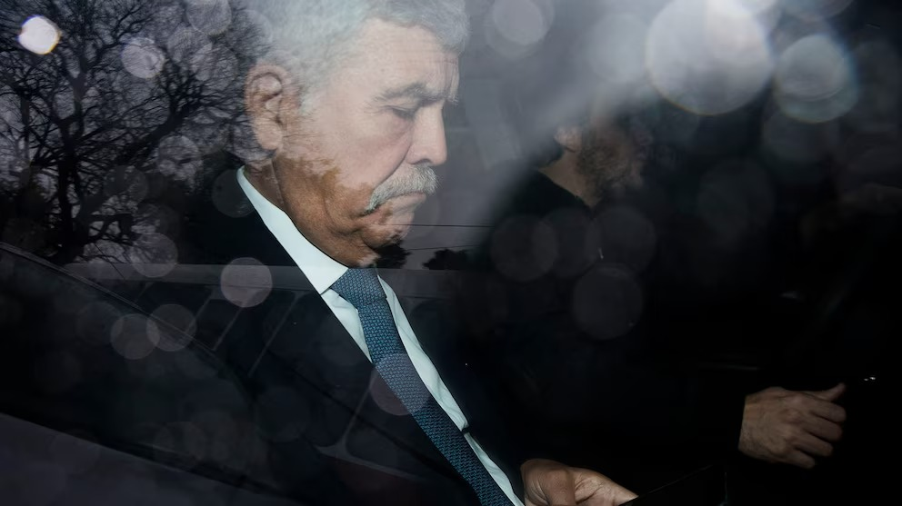 Julio De Vido se presentó este jueves en Comodoro Py para iniciar la condena por la Tragedia de Once, luego de que la Corte dejara firme el fallo.