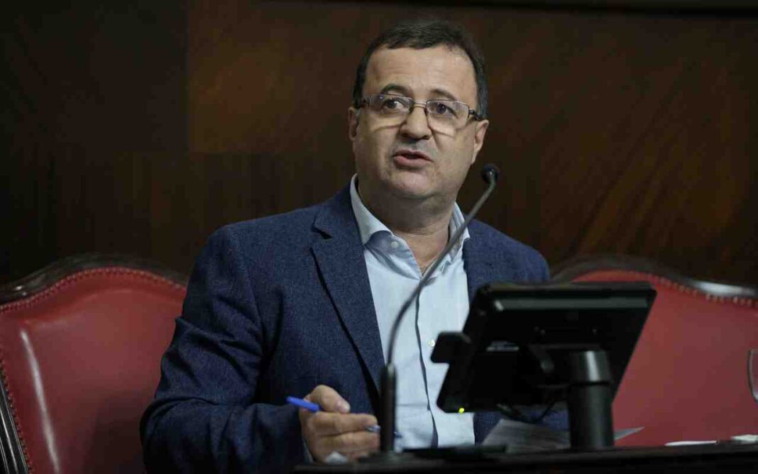 En la previa al inicio del debate del Presupuesto 2026, el senador, Marcelo Daletto, advirtió sobre la situación financiera de los 135 municipios.
