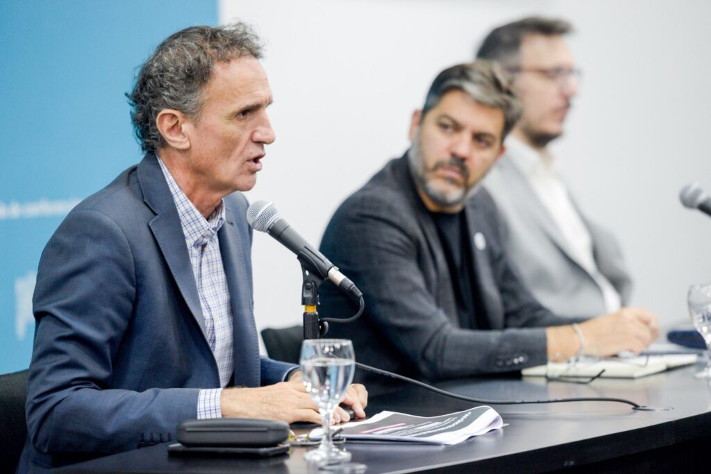 El ministro de Gobierno bonaerense, Carlos Bianco, volvió a exponer la falta de respuesta del ministro del Interior, Diego Santilli. 