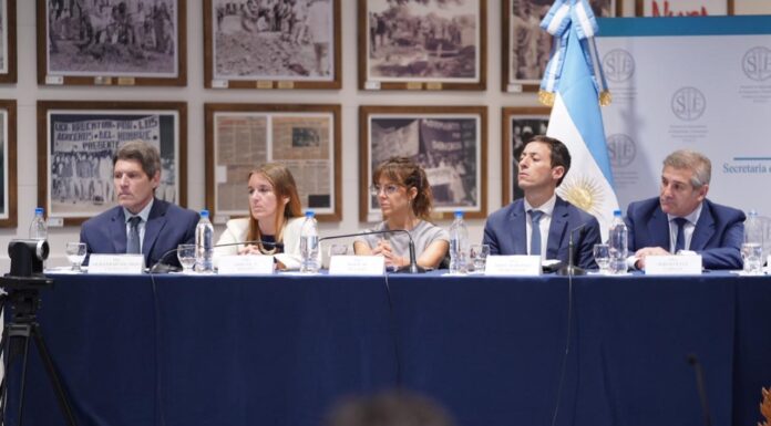 Caso Maradona: la jueza Julieta Makintach fue destituida de su cargo El jurado de Enjuiciamiento destituyó de su cargo de por vida a la jueza Julieta Makintach por su implicancia en el documental "Justicia Divina", que filmó el juicio por el caso Maradona.