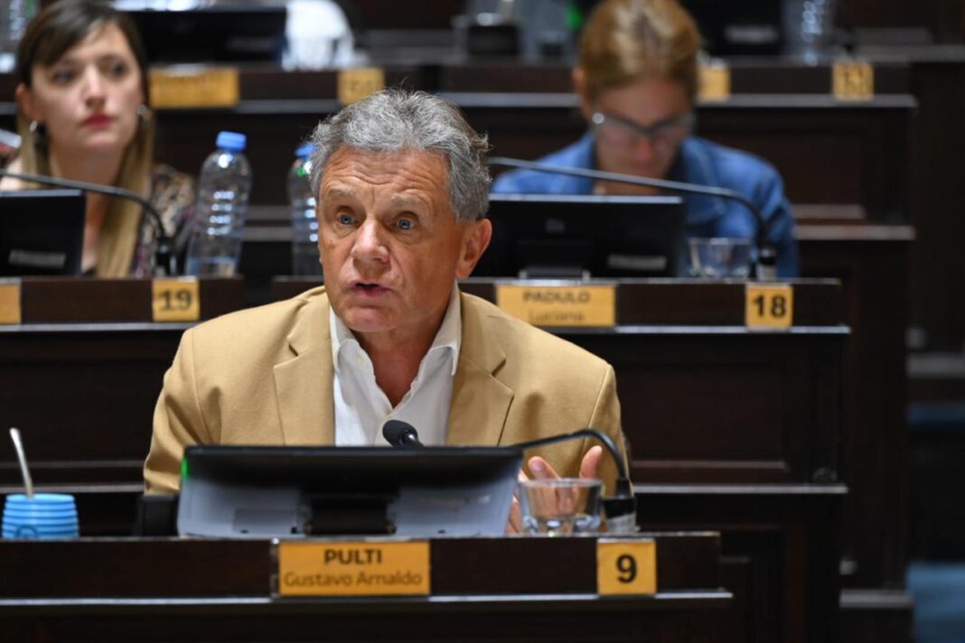 El diputado Gustavo Pulti repudió el acuerdo comercial de Argentina con Estados Unidos (EE.UU). “Es un enorme retroceso con nuestros principales socios comerciales”, afirmó.