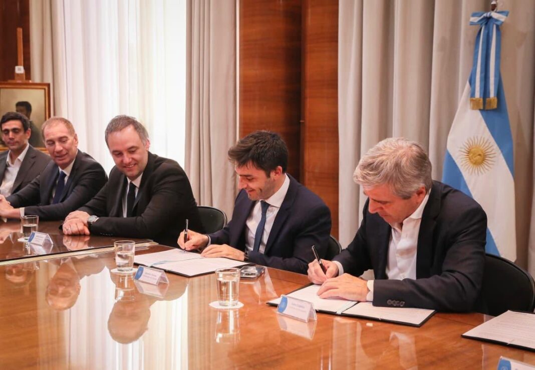 En el marco de las negociaciones por el Presupuesto 2026, el Gobierno avanzó en la eliminación de las retenciones al petróleo y se asegura el apoyo de Ignacio Torres.