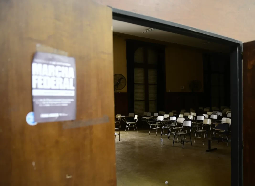 Trabajadores no docentes de la UNLP arrancan este jueves un nuevo paro y se profundiza el conflicto universitario con el Gobierno nacional.