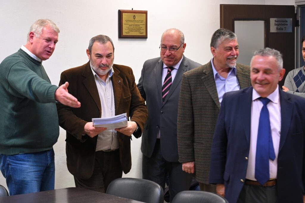 Dirigentes del Colegio de Martilleros y Corredores Públicos acudieron a Diputados a fines de 2024 a dar su parecer sobre el proyecto.