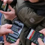 Diputados avanzó con la ley para bloquear los sitios de apuestas y redes sociales en las escuelas La comisión de Legislación General de la Cámara de Diputados bonaerense esta semana despachó una ley para restringir los sitios de apuesta en escuelas.