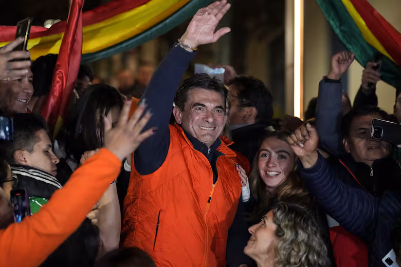 El presidente Javier Milei llega a Bolivia para participar de la asunción del presidente recientemente electo, Rodrigo Paz Pereira, dirigente del Partido Demócrata Cristiano.
