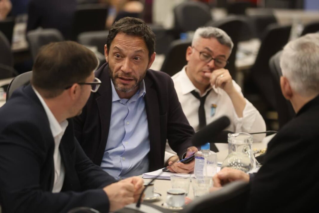 El presidente de la comisión Investigadora del caso Libra, Maximiliano Ferraro, difundió nuevos movimientos del extitular de la ANDIS, Diego Spagnuolo.