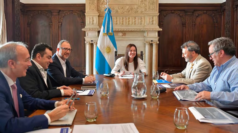 Las organizaciones gremiales volvieron a reclamar a las autoridades nacionales por la presencialidad del debate por el salario mínimo.