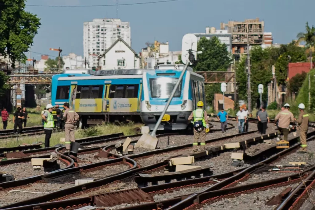 Ante el descarrilo del Tren Sarmiento, desde Unión Ferroviaria reavivaron el reclamo por el estado de las formaciones y acusaron tecnología “obsoleta”.