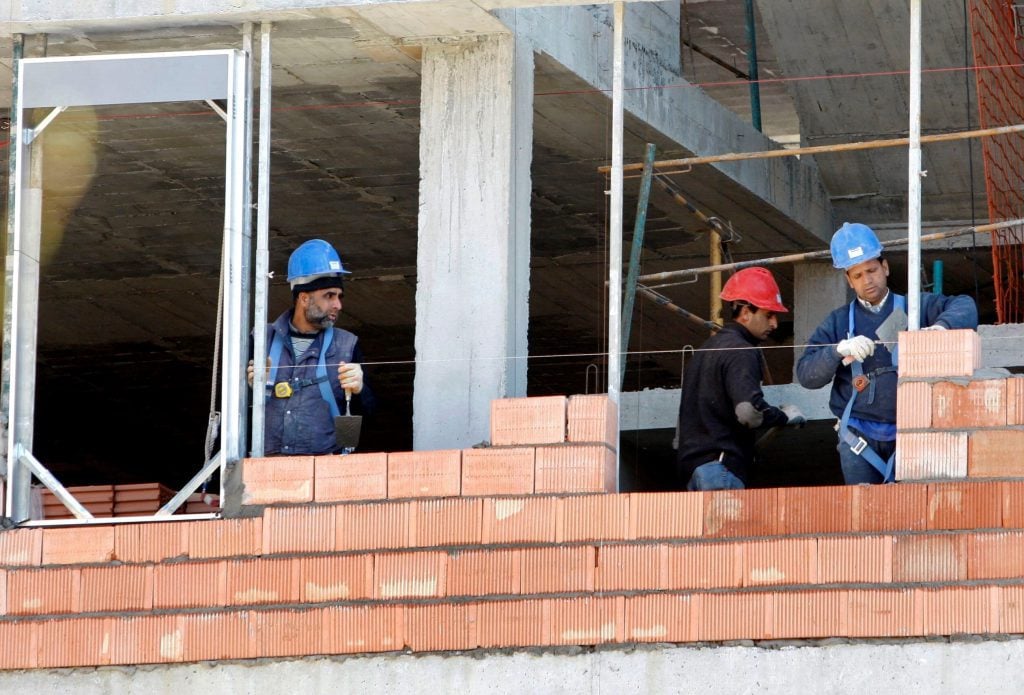 El titular de la Delegación Mar del Plata del Colegio de Escribanos respaldó el proyecto de la Coalición Cívica para regularizar las construcciones en la ciudad.