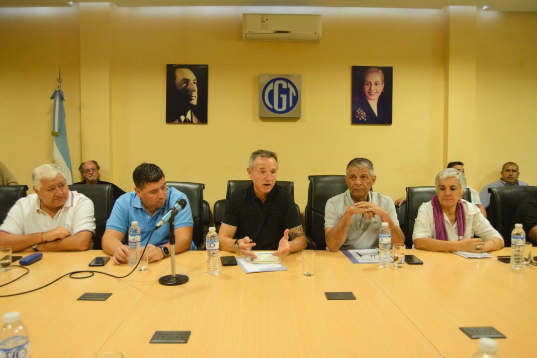 La CGT recibió a las pymes en Azopardo para avanzar en una postura común frente a la reforma laboral que impulsa el gobierno de Javier Milei.