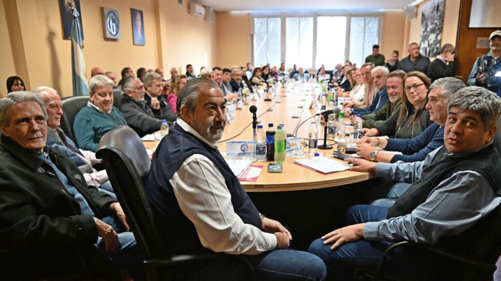 La CGT se reunió con diputados del peronismo sindicalista para analizar en profundidad la reforma laboral y planear las contrapropuestas.