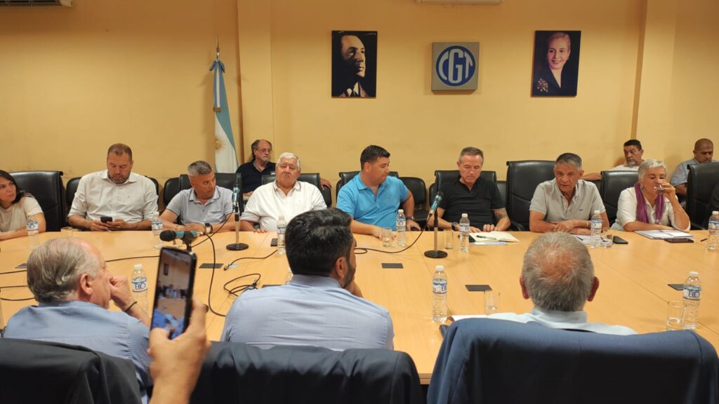 La reunión en la histórica sede de la CGT, se inscribe en una coyuntura compleja para las pymes, que enfrentan un escenario de cierres masivos y caída del empleo.