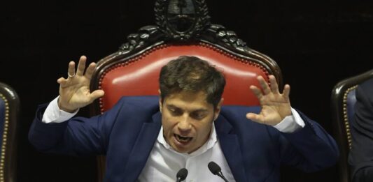 Kicillof propone aplicar un 9% de Ingresos Brutos a bonos nacionales, mientras bancos y pymes alertan por el impacto fiscal de la Ley Impositiva.