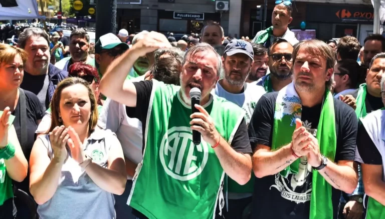 ATE encabeza un plenario en San Luis para definir medidas de fuerza contra la reforma laboral del Gobierno nacional.